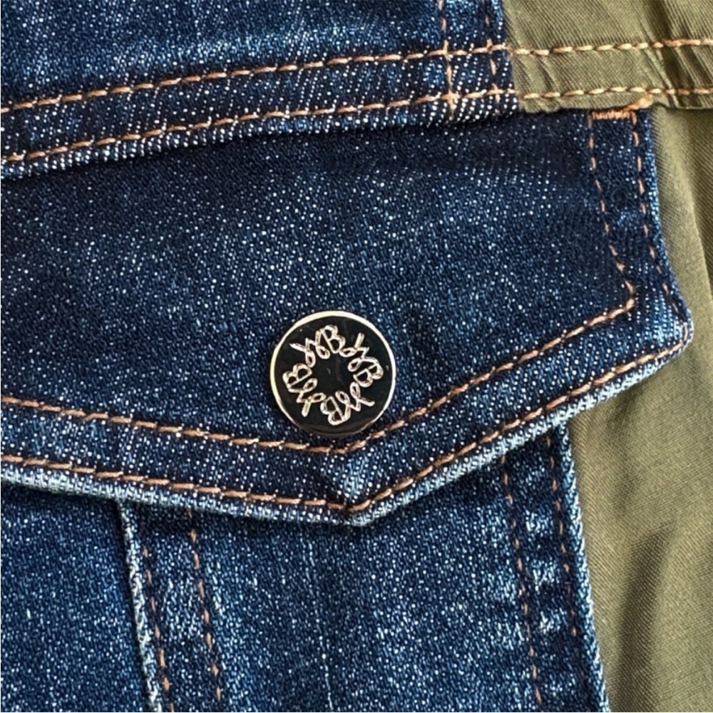 NWT White House Black Market
Novelty Sleeve Trucker Jean Jacket
Size 0 Rtl. $175 - Picture 3 of 10